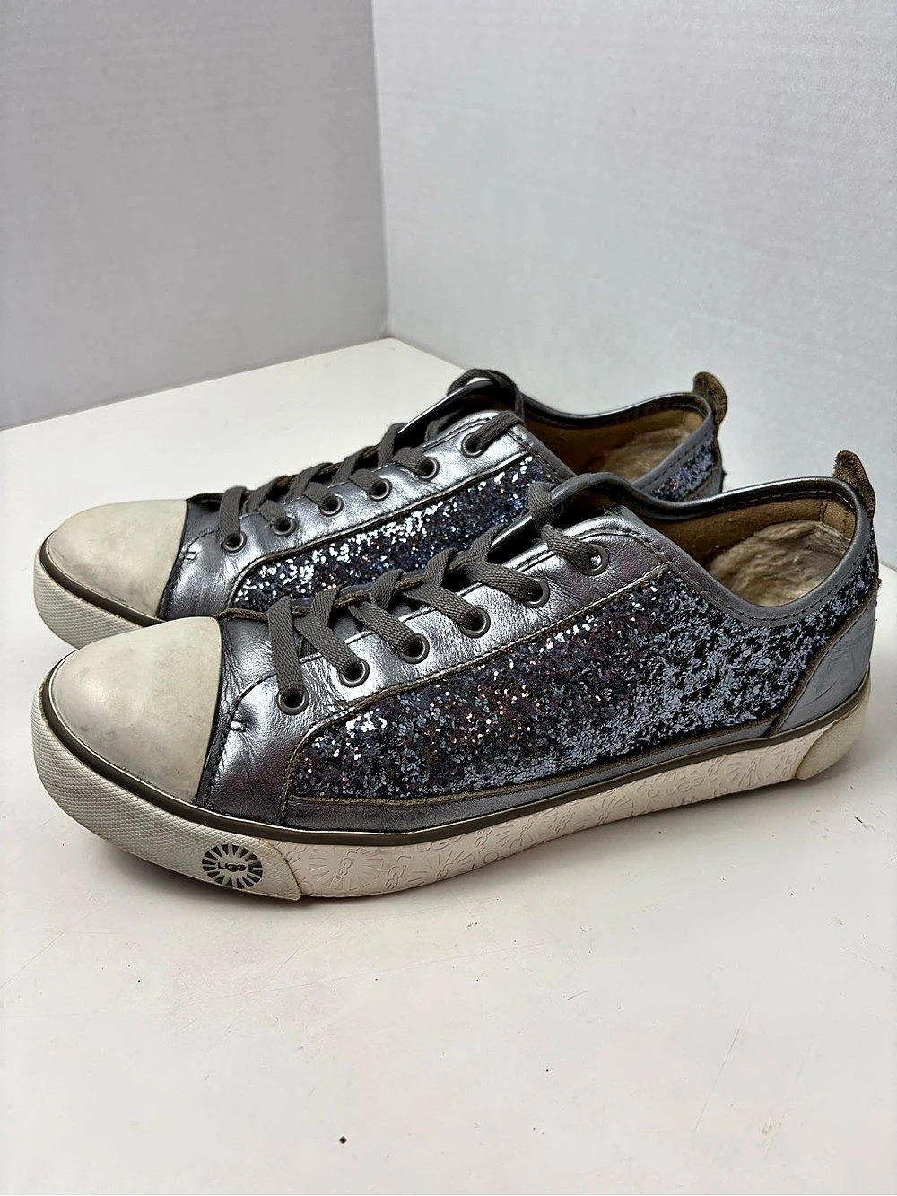 UGG Zilo Metallic Sneaker Glitter Panel Sneakers US 9